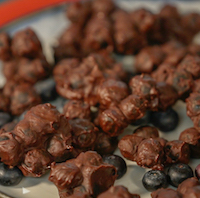 Recipe: Dark chocolate blueberry clusters