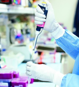 Scientist using a pipette 