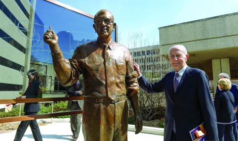 Dr. Donald W. Seldin stands beside a statue of himself unveiled in his honor at the dedication of the Dr. Donald Seldin Plaza, located on the South Campus, in March 2015.