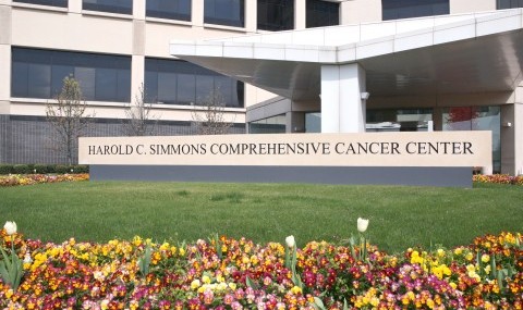 Harold C. Simmons Comprehensive Cancer Center sign