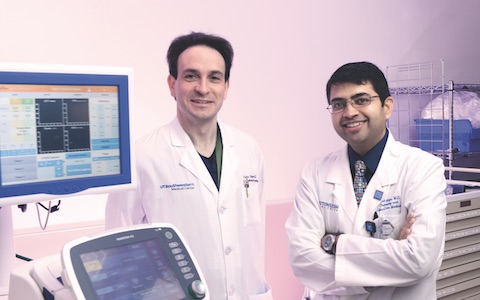 Dr. Pietro Bajona (left), Dr. Amit Banga, Assistant Professor of Internal Medicine, and the rest of the EVLP team assessed the lungs using new ex-vivo lung perfusion technology. (Dr. Pietro Bajona (left), Dr. Amit Banga, Assistant Professor of Internal Medicine, and the rest of the EVLP team assessed the lungs using new ex-vivo lung perfusion technology.