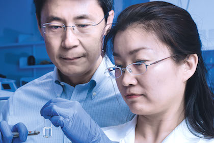 Dr. Jinming Gao, Dr. Min Luo, and colleagues developed a promising nanoparticle vaccine for cancer immunotherapy that delivers tumor antigens to immune cells.