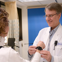 Neurologists find movement tracking device helps assess severity of Parkinson’s
