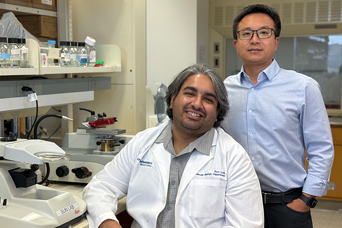Two scientists in a UTSW lab.