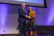 Dr. John Warner, Executive Vice President for Health System Affairs and Health System CEO, congratulates Dr. Erin Gordon, this year’s Patient and Family Recognition Award recipient.