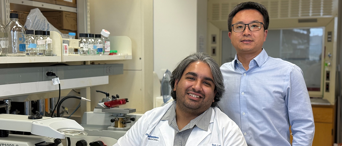Two scientists in a UTSW lab.