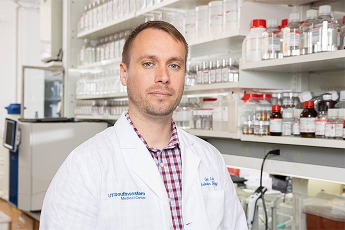 Man in lab, short hair, white jacket