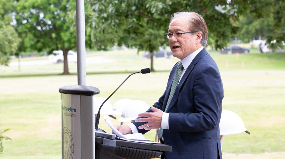 Dr. Joseph Takahashi speaking at podium