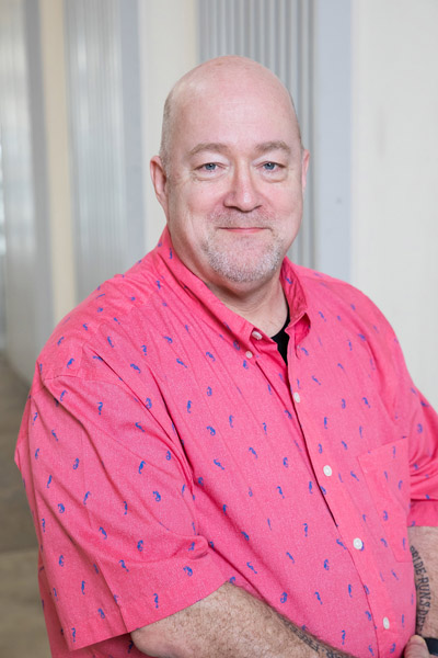 Man with fuchsia shirt