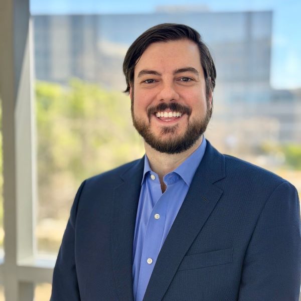 Headshot of Dan Mija, M.D.