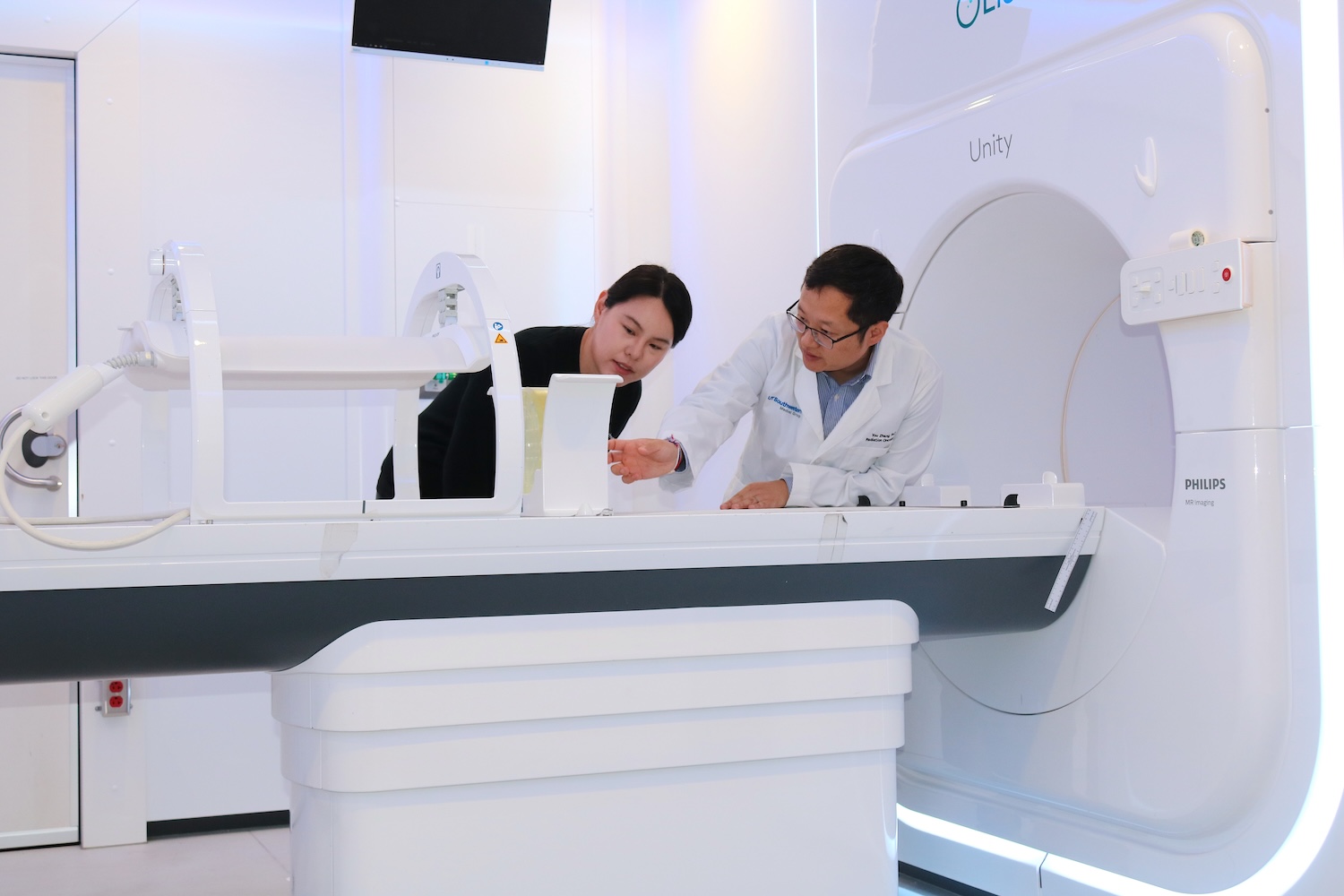 Dr. You Zhang using the Elekta Unity MR linac.
