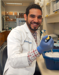 Antonio Fernandez-Perez Antonio Fernandez-Perez in lab
