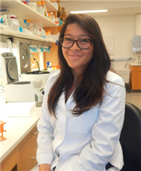 Thuy Nguyen in lab