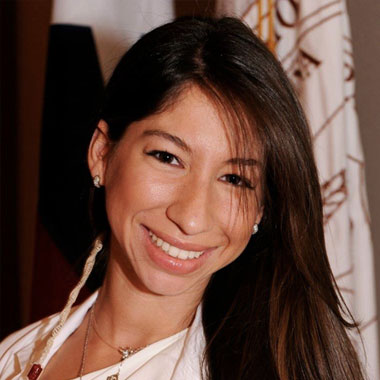 Headshot of Pamela de la Cruz