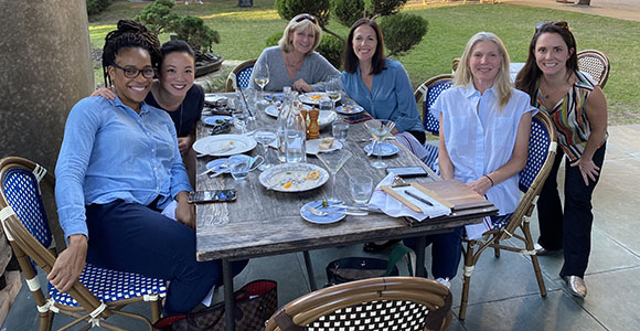 Cardiology Women enjoying a picnic