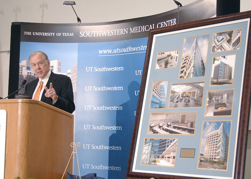 In recognition of his landmark gift, UT Southwestern’s 800,000-square-foot medical research and education facility on North Campus is named the T. Boone Pickens Biomedical Building.