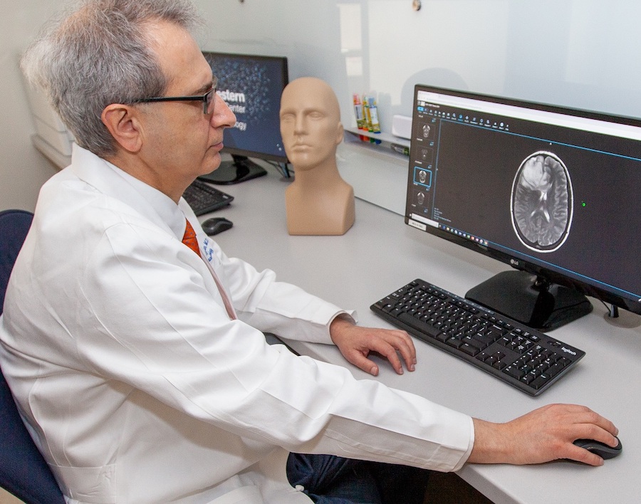 Dr. Joseph Maldjian examines im​aging of a brain tumor