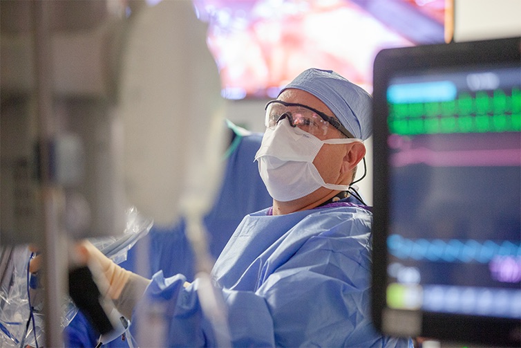 Dr. Herbert Zeh performs a pancreatic cancer surgical procedure
