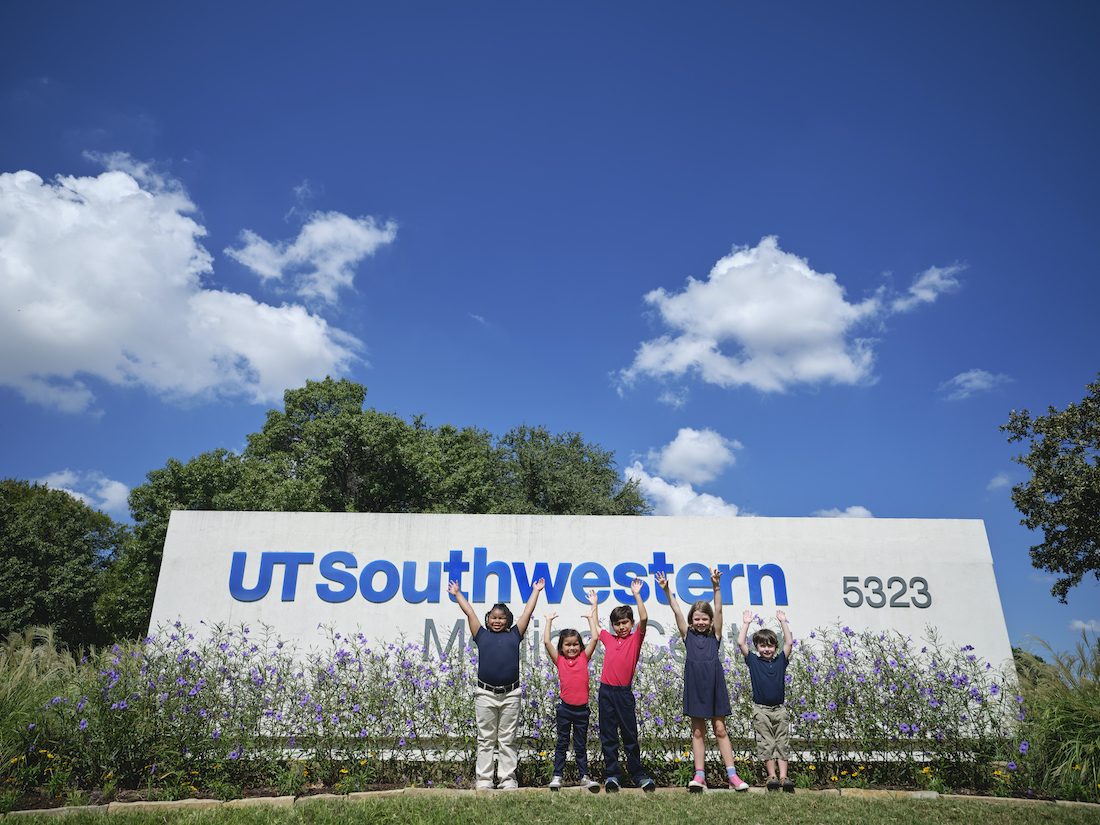 Photo of kids infront of the UTSW building
