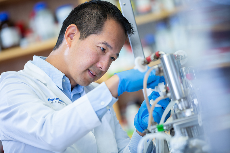 Benjamin Tu, Ph.D. in the lab