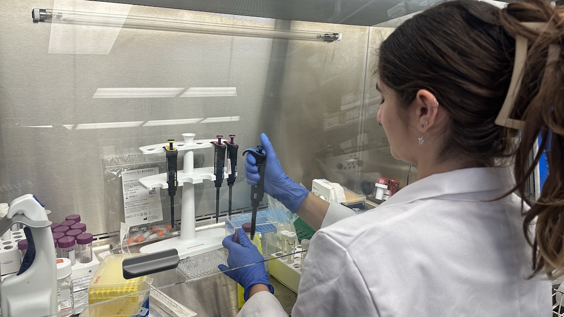 
Melody Attefat, a summer student intern working with Pedro Rosa-Neto, M.D., Ph.D.